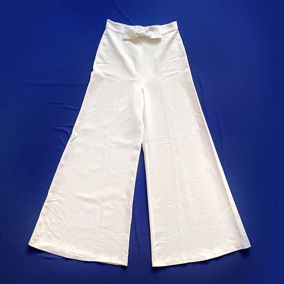 Black Halo women's pants size 6. Off white color, extra wide leg, long. Stylish - Picture 1 of 4